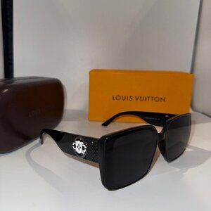 Black and White LOUIS VUITTON Clover Sunglasses